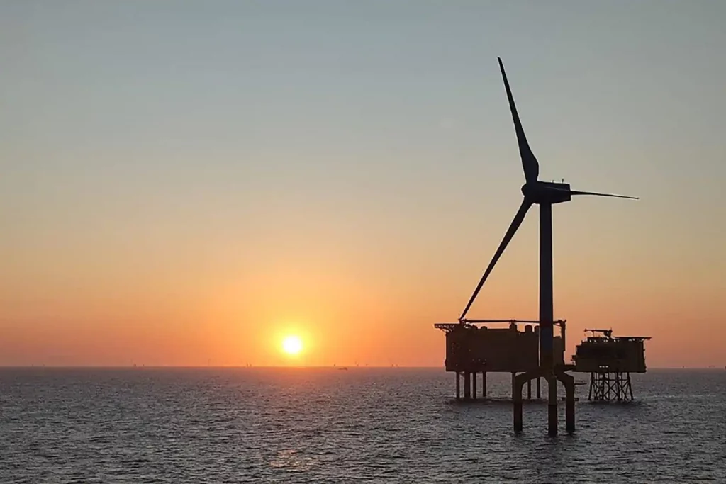 Aorta Service & Solution GmbH - Arbeitnehmerüberlassung und Personalvermittlung - Am Puls der Zeit - Windkraftanlage auf See- Offshore-Umspannplattform im Offshore-Windpark - Sonnenaufgang